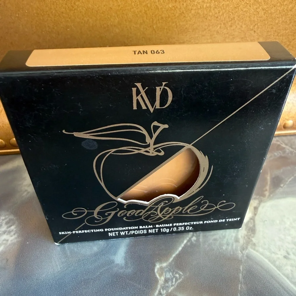 NEW KVD - GOOD APPLE - Skin Perfecting Compact Foundation Balm - TAN